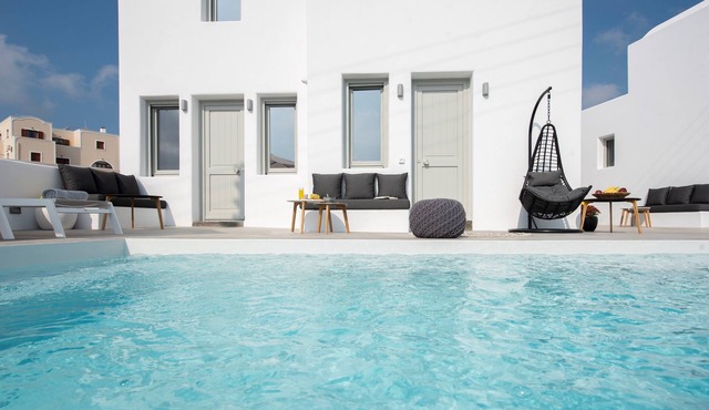 1 | Suite Deluxe | White Orchid Luxury Suites
