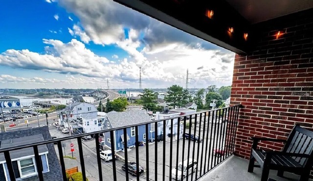 #1 Top Flr Waterview ~ Lux Design ~ Pvt Balcony