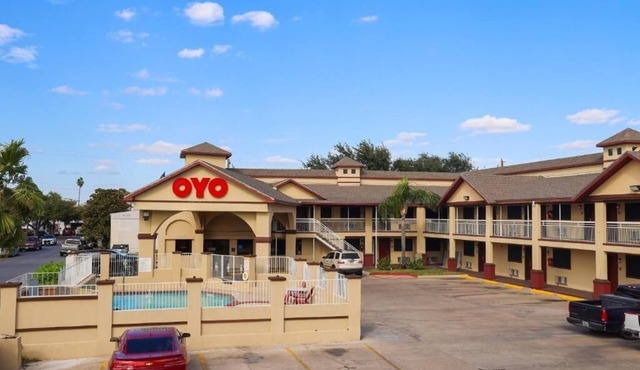 1 Unit | Spacious Pool Retreat Pet Friendly & Convenient Parking