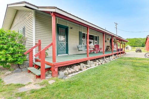 10-Acre Kingston Getaway: Sauna & Fire Pit