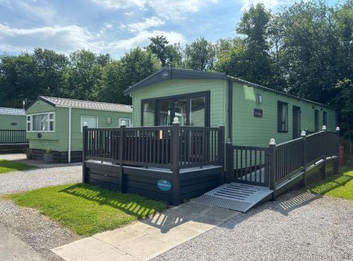 10 Borwick Lakes, Carnforth - En suite - King size bed