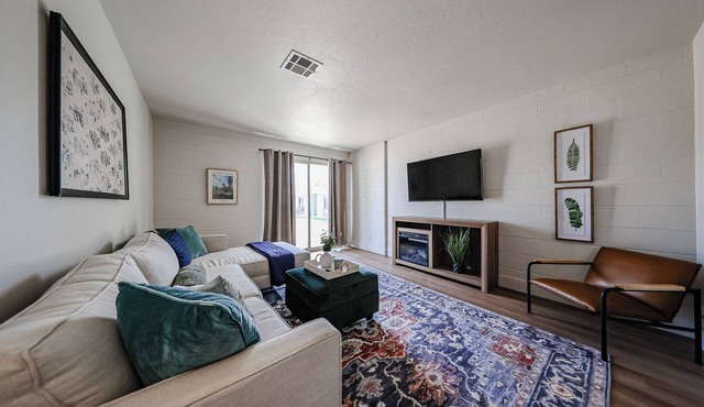 #10 Desert Bloom Escape Best Value 2BR Midtown PHX Covered Parking
