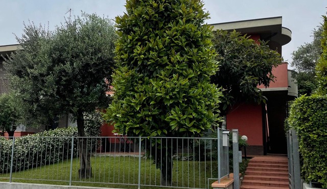 10 km from Bergamo, 50 minutes from Milan by train, 10 km from Leolandia