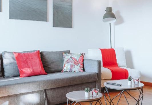 10 min from the Airport-Wifi-Free Parking