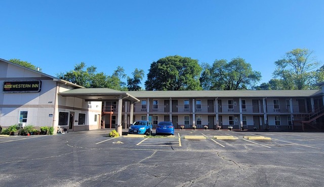10 minutes from downtown St. Louis Convenient location off I-64
