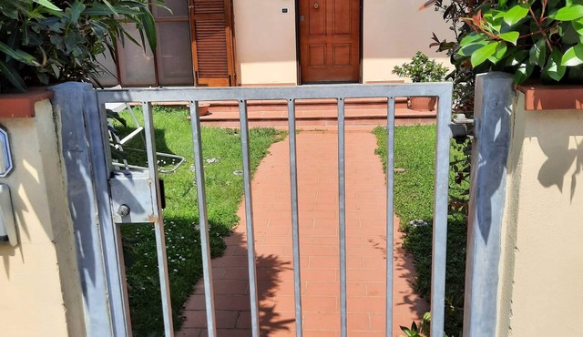 10 Minutes from the highway rent cozy house for quiet vacation.