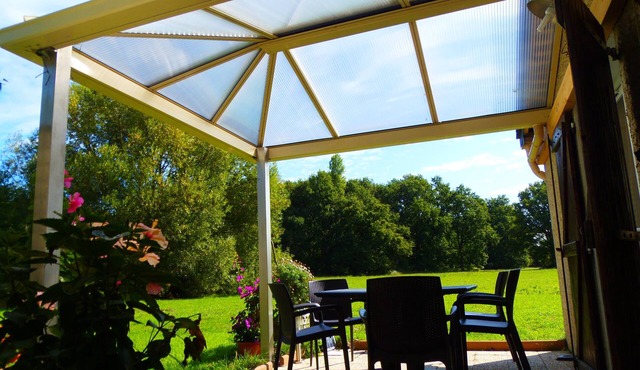 10 mn from Angers quiet independant maisonnette garden chateaux de la loire