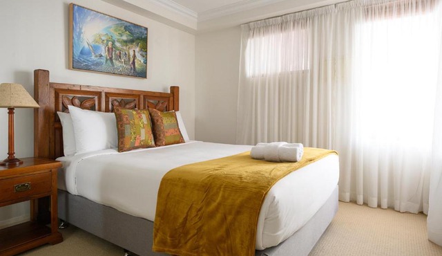 10 Tranquil Charm West Perth 2BR Parking