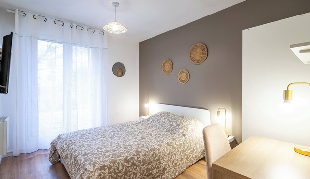 100% comfortable 4-bedroom apartment + private parking
