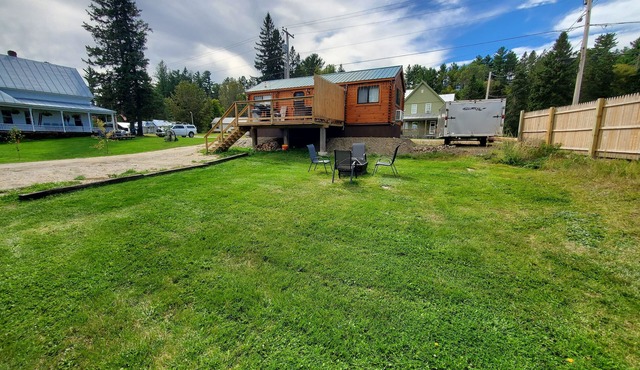 100 night. River and Atv access. 20 min. to Sugarloaf. 5 min. to Flagstaff