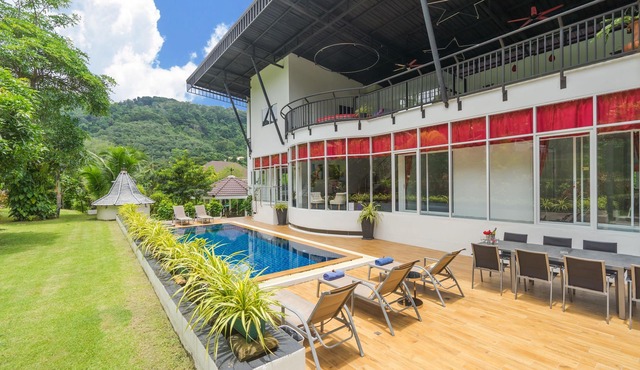 100% private pool villa n10 Bedrooms 11 bathrooms nMountain views n