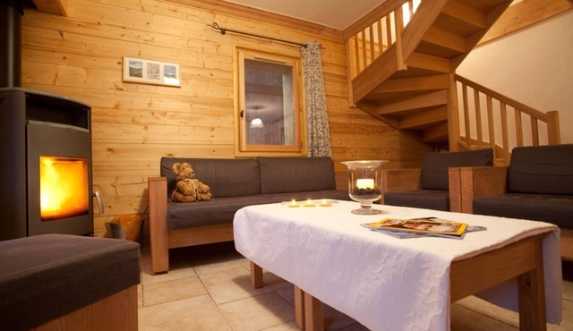 100m from shops, 2nd floor, terrace, balcony, fireplace or stove, tv, ski locker, 155m²