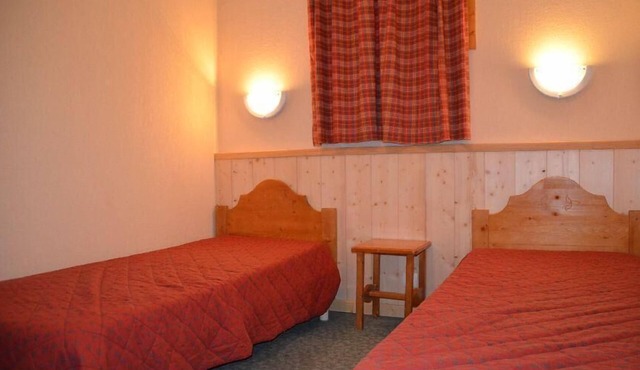 100m from shops, 9th floor, balcony, tv, ski locker, 65m², Les Menuires