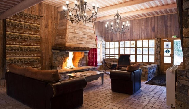 100m from shops, fitness, swimming pool, sauna, fireplace or stove, tv, ski locker, 140m², Les Arcs