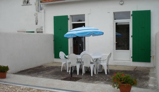 100m from the sea by private way