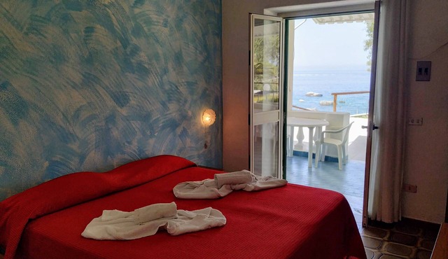 100mt from the beach, 3 bedrooms and 3 bathrooms, terrace, garden and parking.