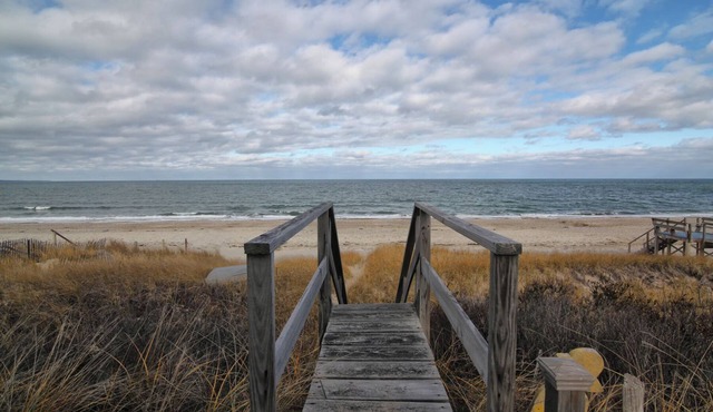 105 N. Shore Blvd B- Waterfront 3 BR Duplex on E. Sandwich Beach