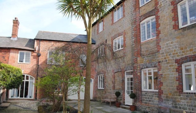 11 Angel Yard - a flat that sleeps 4 guests in 2 bedrooms