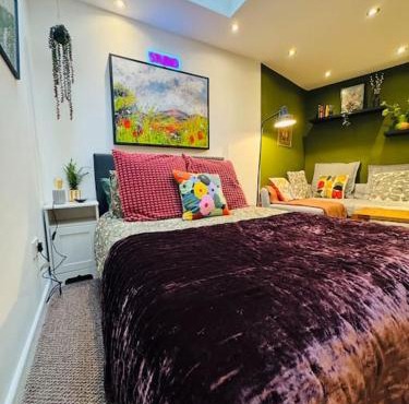 #11 Impressive and Spacious Studio Sleeps 4 - Perfect for Contractors and Families - Free Parking