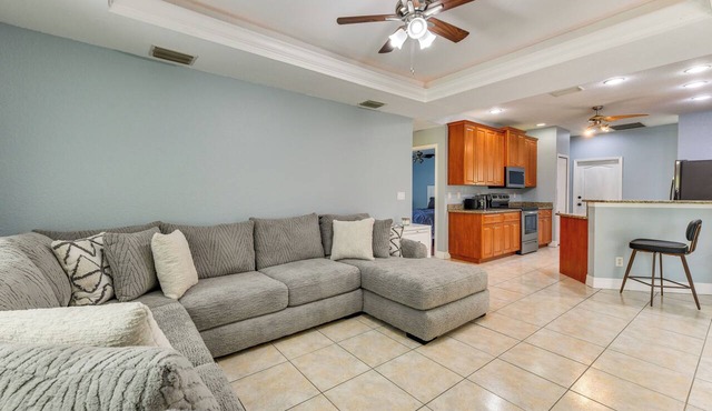 11 Mi to Port Charlotte Beach! Suburban Sanctuary