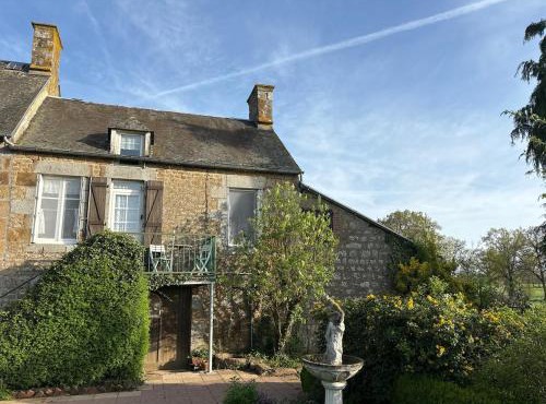 11 Steps Rustic Charming Flat in Normandy