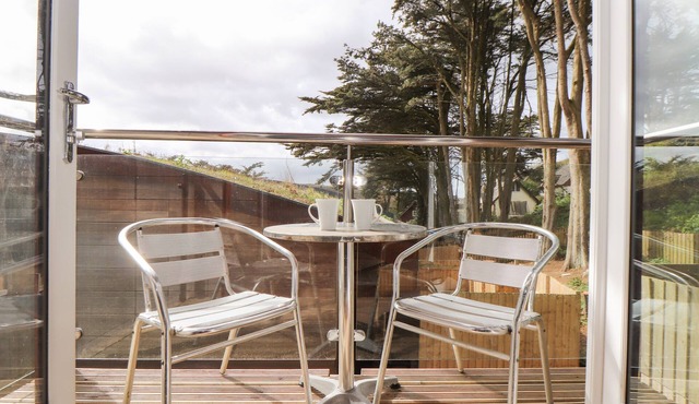 11 TOWAN VALLEY, pet friendly, country holiday cottage in Porthtowan