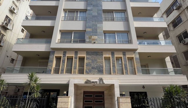 1108 . Spacious 3BR Apt | 3 Baths | Near Airport