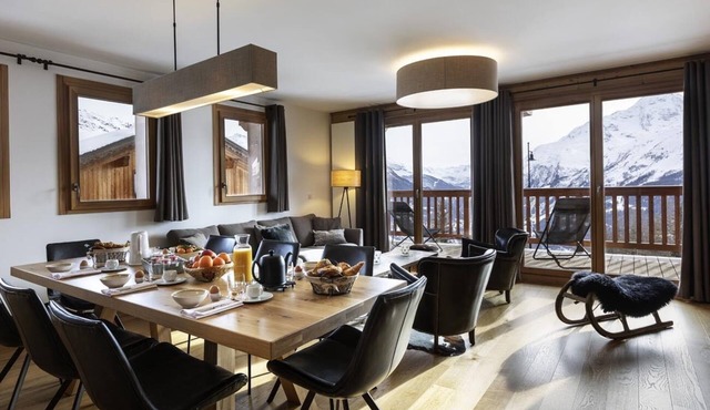 110m² apartment, full services 4 *, 3 bedrooms, 3 bathrooms/d, south balcony and 2 parking spaces