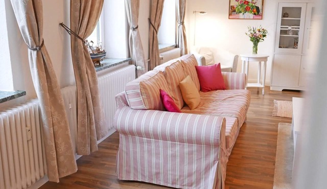 110m² large, charming vacation apartment "Schleistern" with wood-burning stove and large, lovingly planted garden with old trees, only 400 m from the Schlei, is wonderfully suited for couples and families who want to get away from the hustle and bustle of