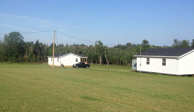 112 waterfront cottage close to beaches w/hot tub