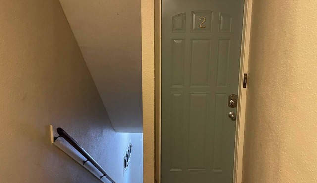 1129 #2/Charming 1-bedroom apartment with WiFi, AC, Free parking
