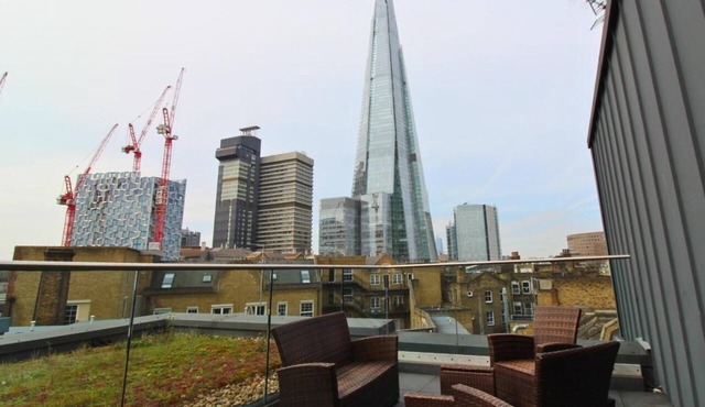 118 Tooley Street 2 Bedroom, London Adventure Starts in Our Central Apartment