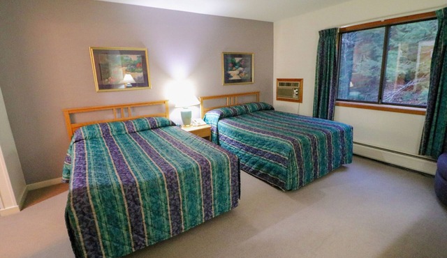 118 Two Double bed Standard Hotel room