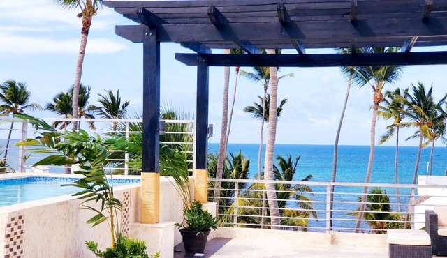 11BR Spacious Multi-Unit Retreat with Rooftop Plunge Pool - Walk to Beach +Bonus