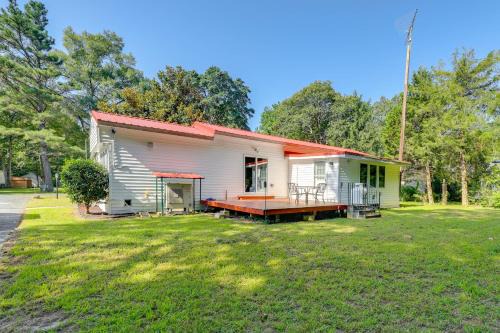 12 Mi to Dtwn Lewes & Beach: Delaware Home w/Deck