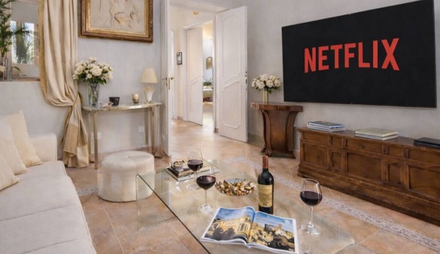 12 min walk from Spanish Steps. Luxury Top Floor 170 Sqm apartment Via Veneto