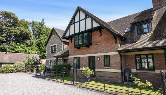12 THE GARDENS, family friendly, with a garden in Lyme Regis