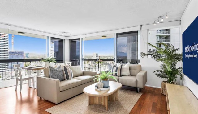 12th-Floor Riverfront Retreat Views Walk to Beach