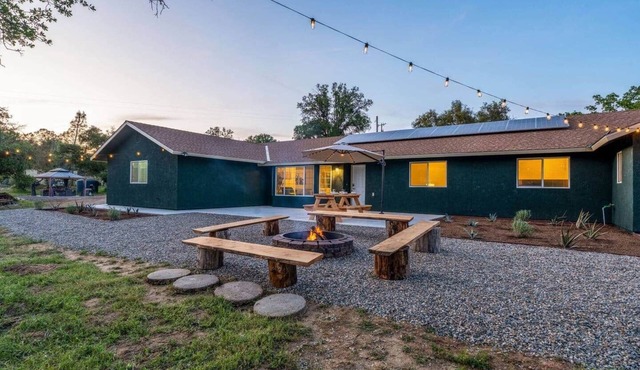 13-Acre Ranch Retreat- Private Pond/Secluded River/Yosemite