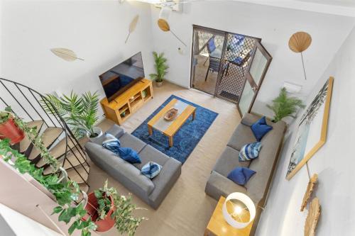13 Cottesloe - steps from beach - sleeps 3