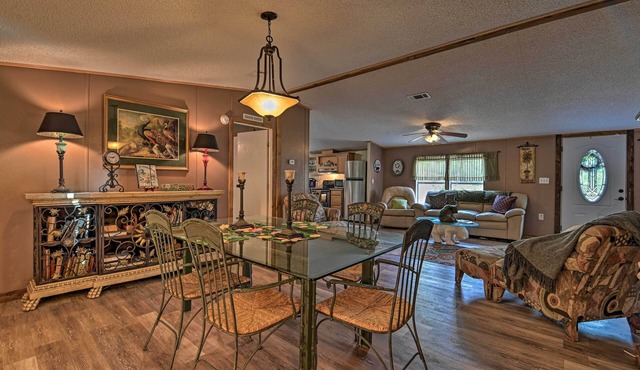 13 Mi to Silver Springs: Pet Friendly Getaway!