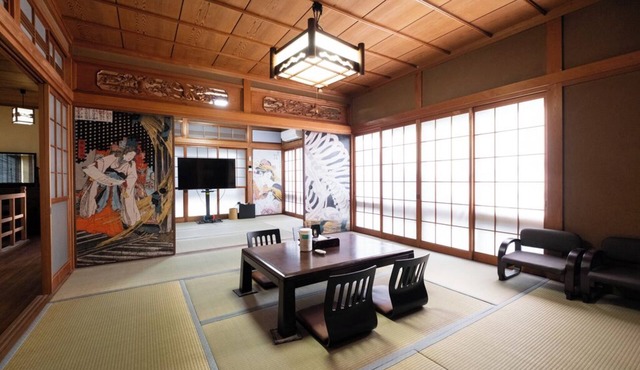 130 square meter private house with the sparkling sea in front of you/Port town near the market/Nostalgic trip full of emotion/Max. 12 people/Pets OK/10 minutes from the station/Famous for Hinase Oysters