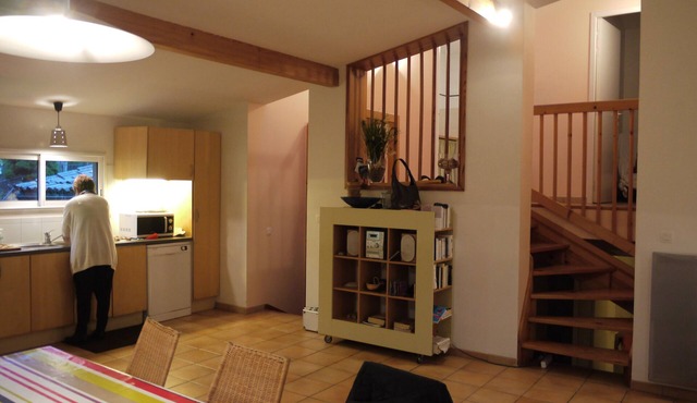 130m2 villa, 40m2 terrace 700m2 of fenced land 400m from the lake and shops.