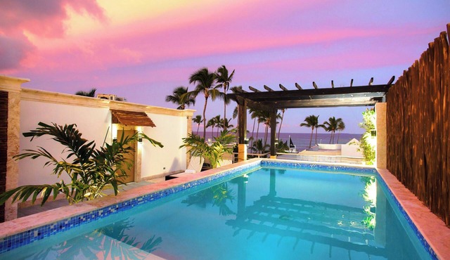 13BR Spacious Multi-Unit Retreat with Rooftop Plunge Pool - Walk to Beach +Bonus