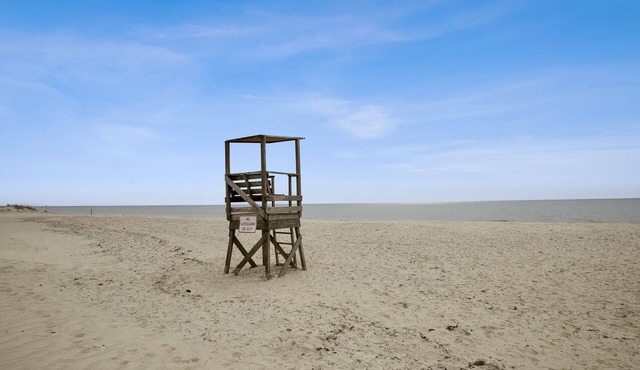 14 Night Minimum Beachfront Condo AC WIFI, special 4th of July pricing
