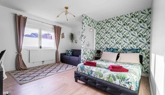 14. Private room 22m² + Sofa bed - WIFI - 120m² - France