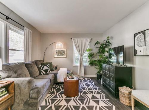 1402 Crescent