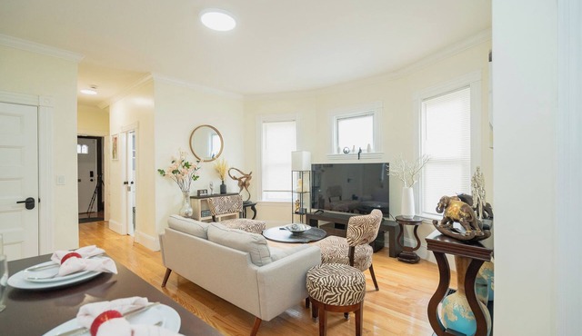 14a-Cozy and well decorated apartment in awesome Boston