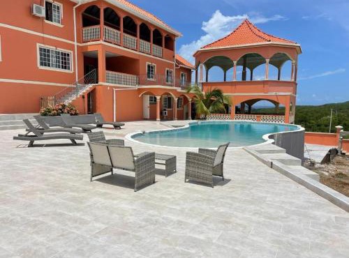 15000 Sq Ft 7 bedroom house with Pool and Ocean View