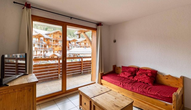 150m from resort center, 4th floor, view resort, swimming pool, sauna, balcony, ski locker, 33m²